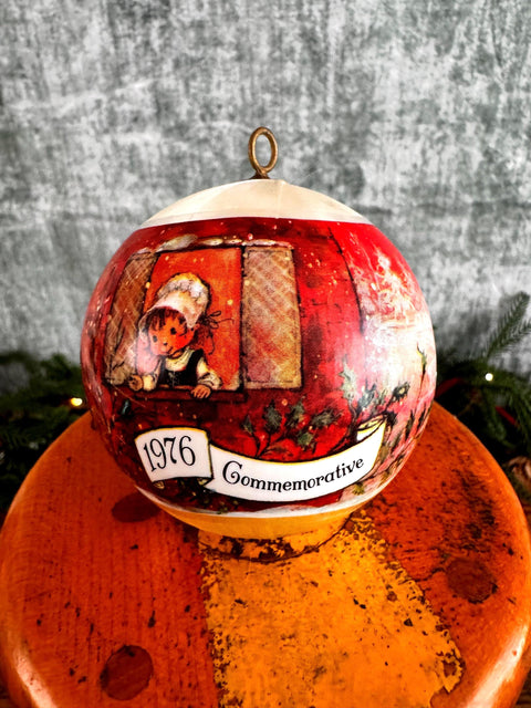 1976 Commemorative Christmas Ornament with Children Caroling Illustration