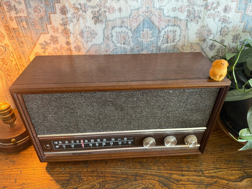 Magnavox Model 1FM056 AM/FM Tabletop Radio | 1967