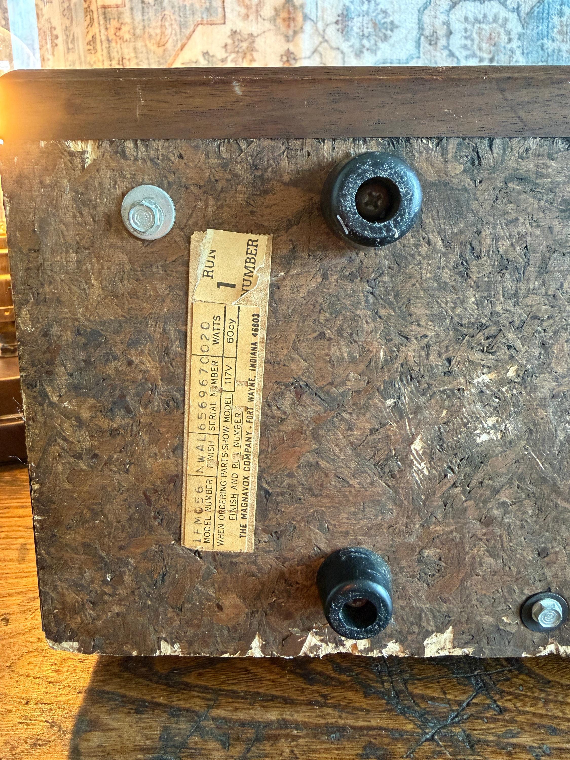 Magnavox Model 1FM056 AM/FM Tabletop Radio | 1967