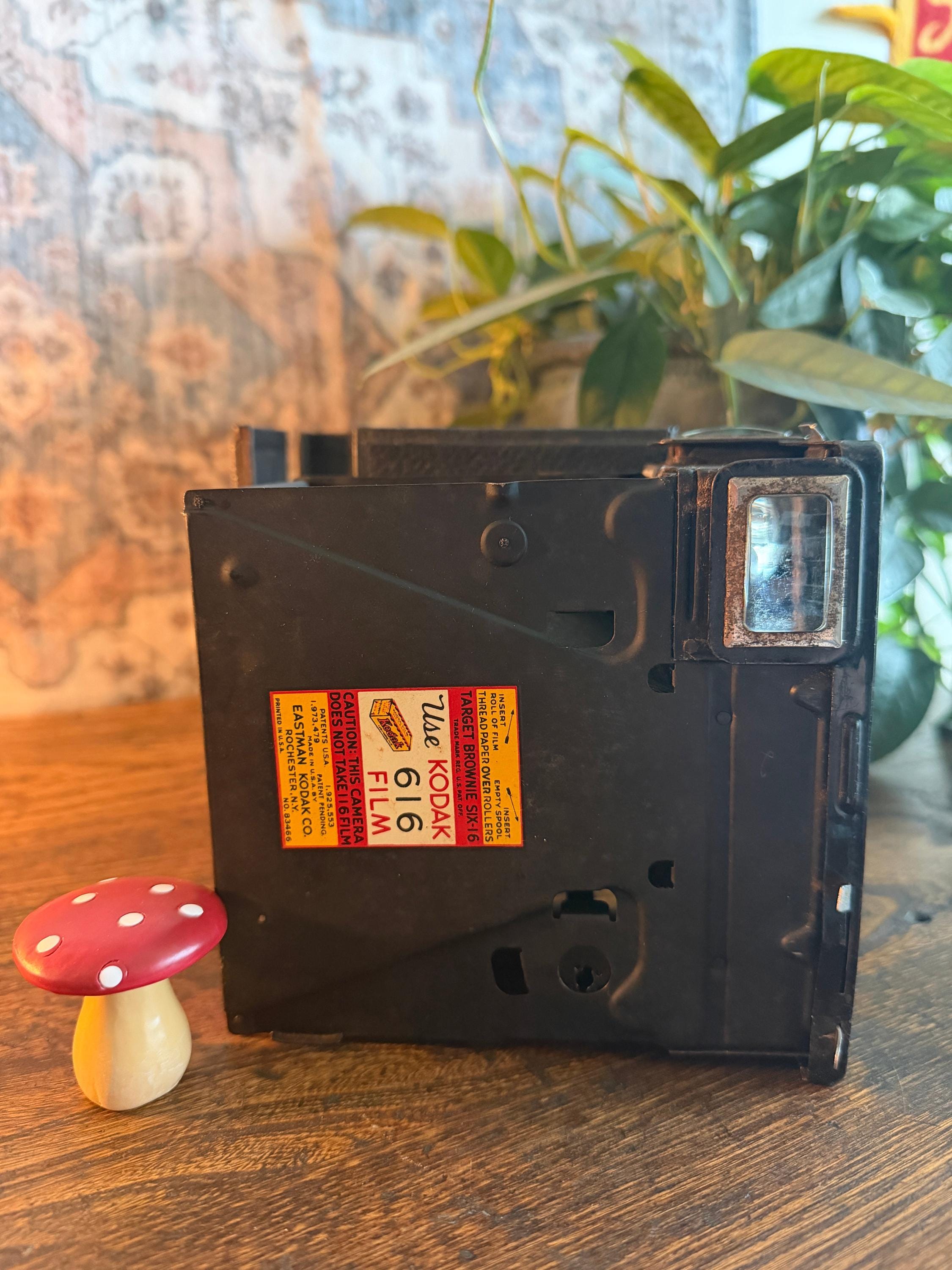 Kodak Target Brownie Six-16 Camera | 1930s
