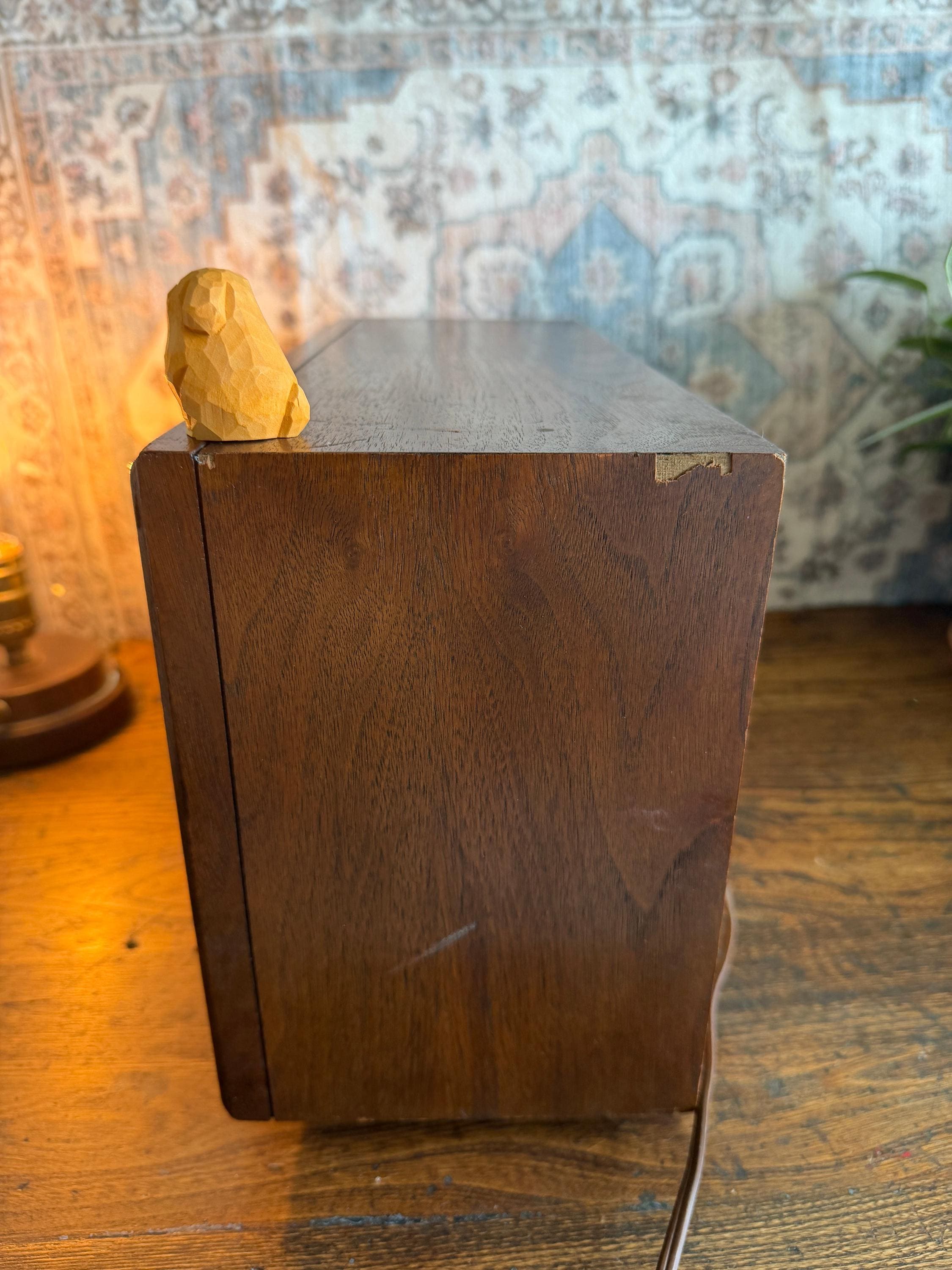 Magnavox Model 1FM056 AM/FM Tabletop Radio | 1967