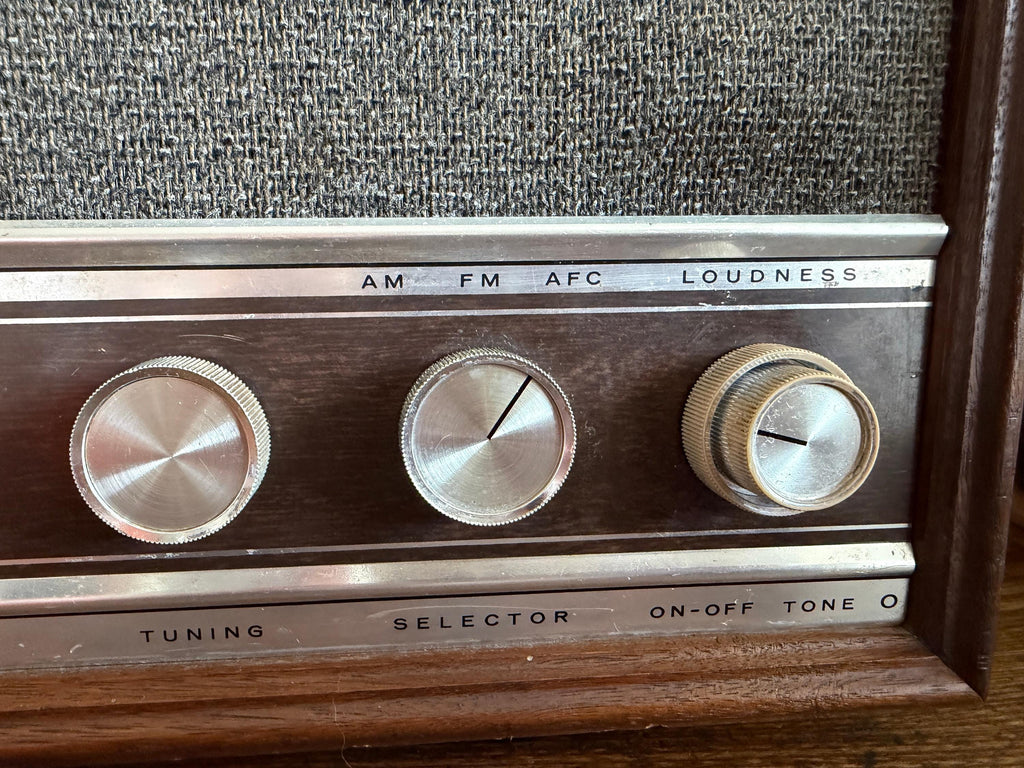 Magnavox Model 1FM056 AM/FM Tabletop Radio | 1967