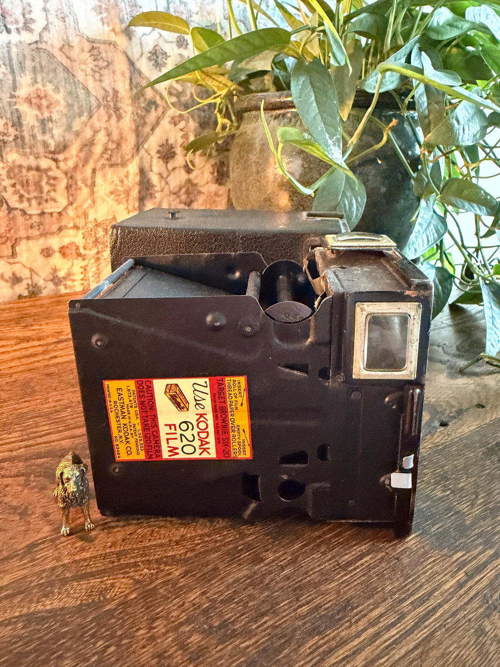 Kodak Target Brownie Six-20 Camera | 1930s