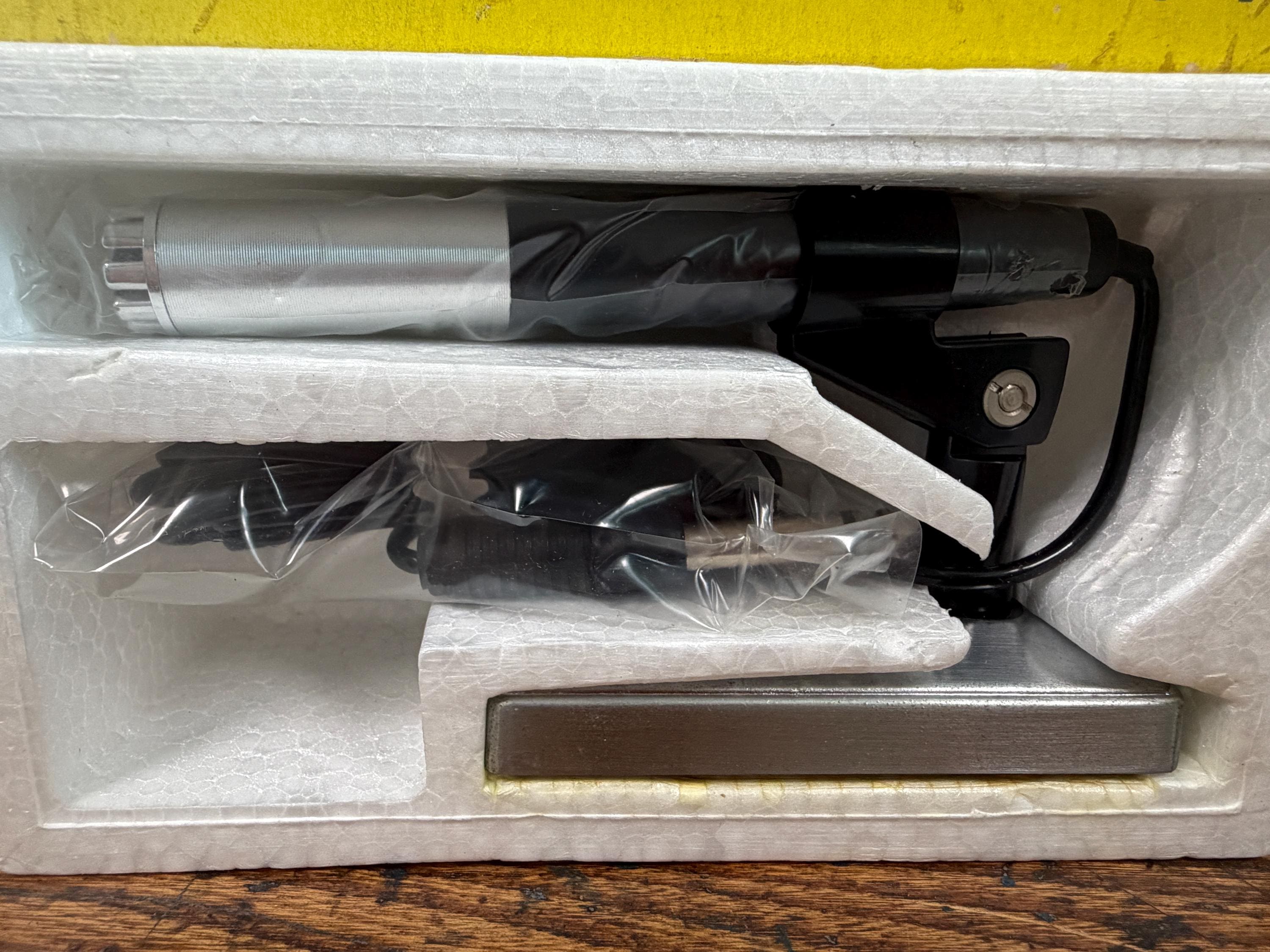 Veritas Slim Remote Control Microphone V-124 | Vintage Dynamic Mic with Desk Stand