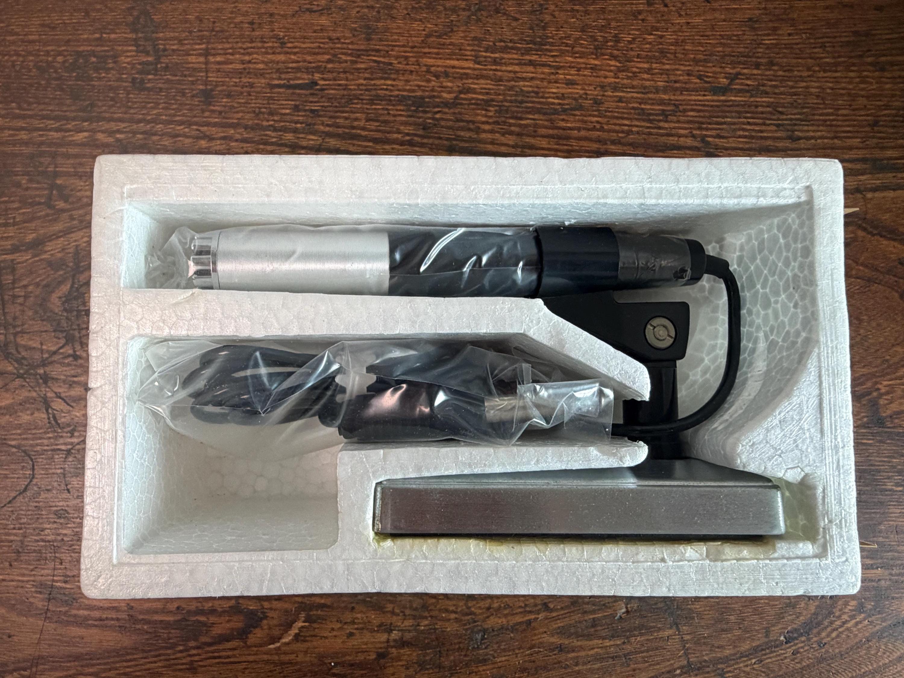 Veritas Slim Remote Control Microphone V-124 | Vintage Dynamic Mic with Desk Stand