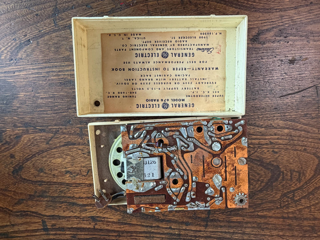 General Electric Model 676 Radio | Vintage Portable Radio 1960