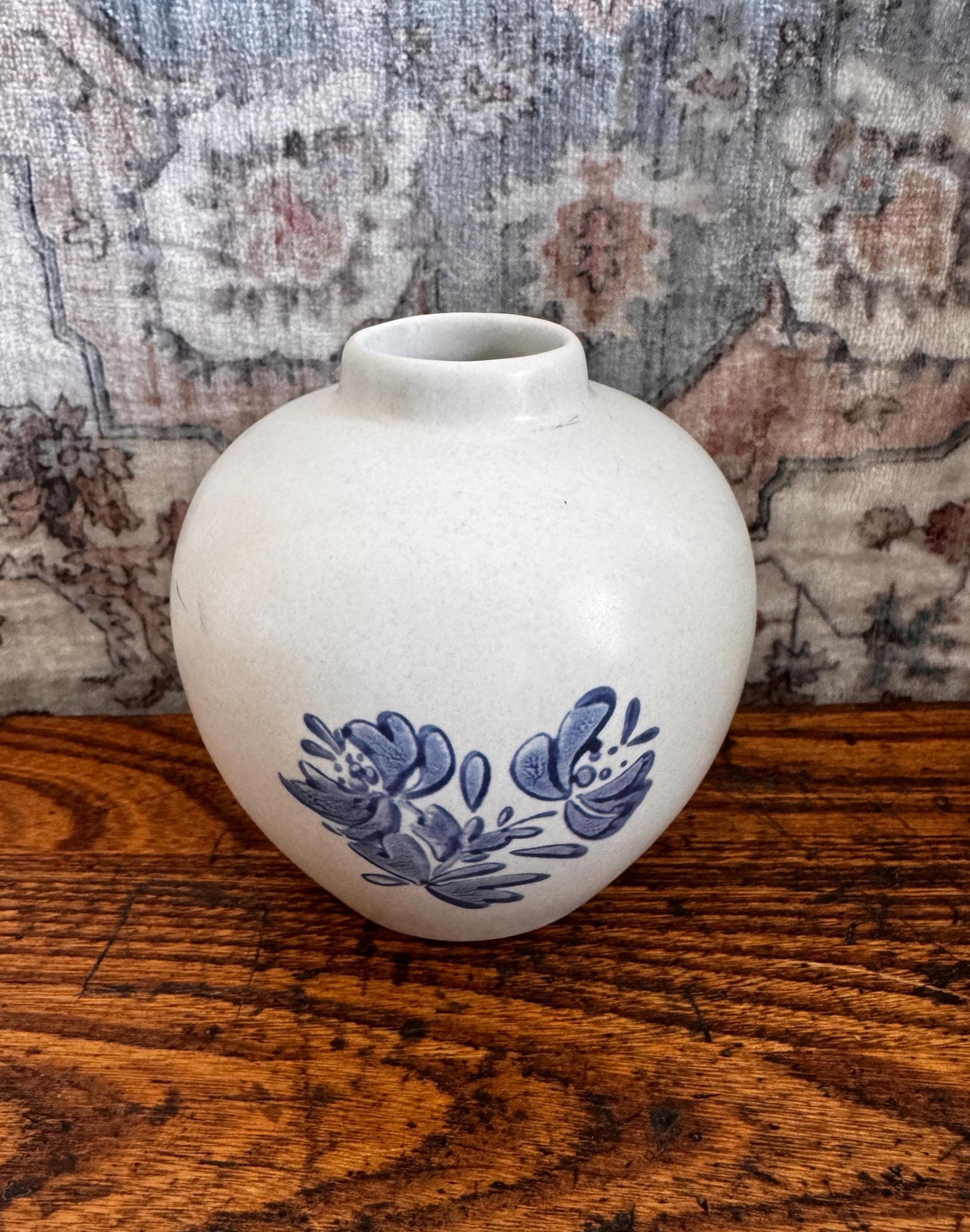 Vintage Pfaltzgraff Yorktowne Blue Floral Stoneware Bud Vase
