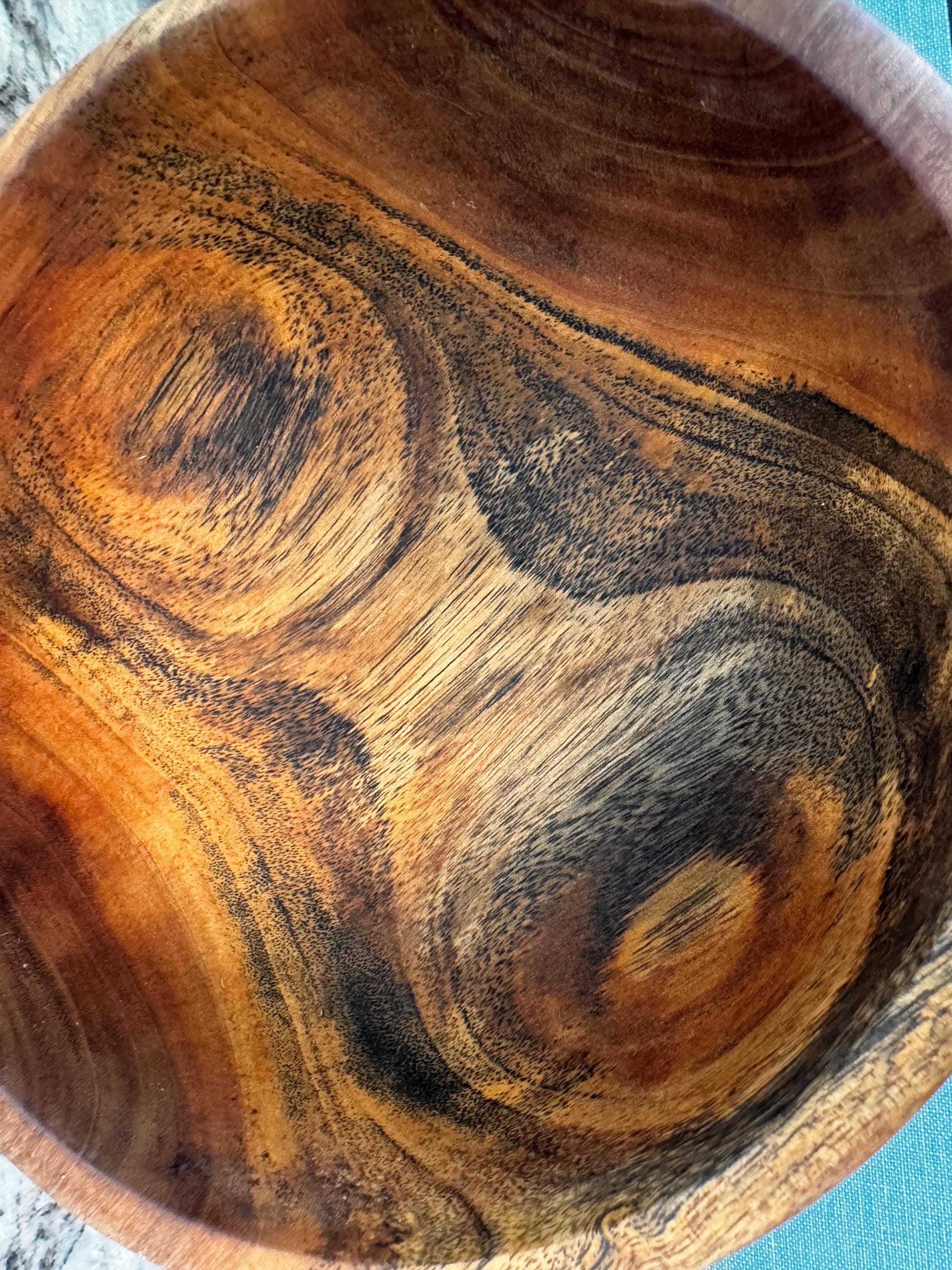 Handcrafted Wooden Bowl with Rich Grain Patterns