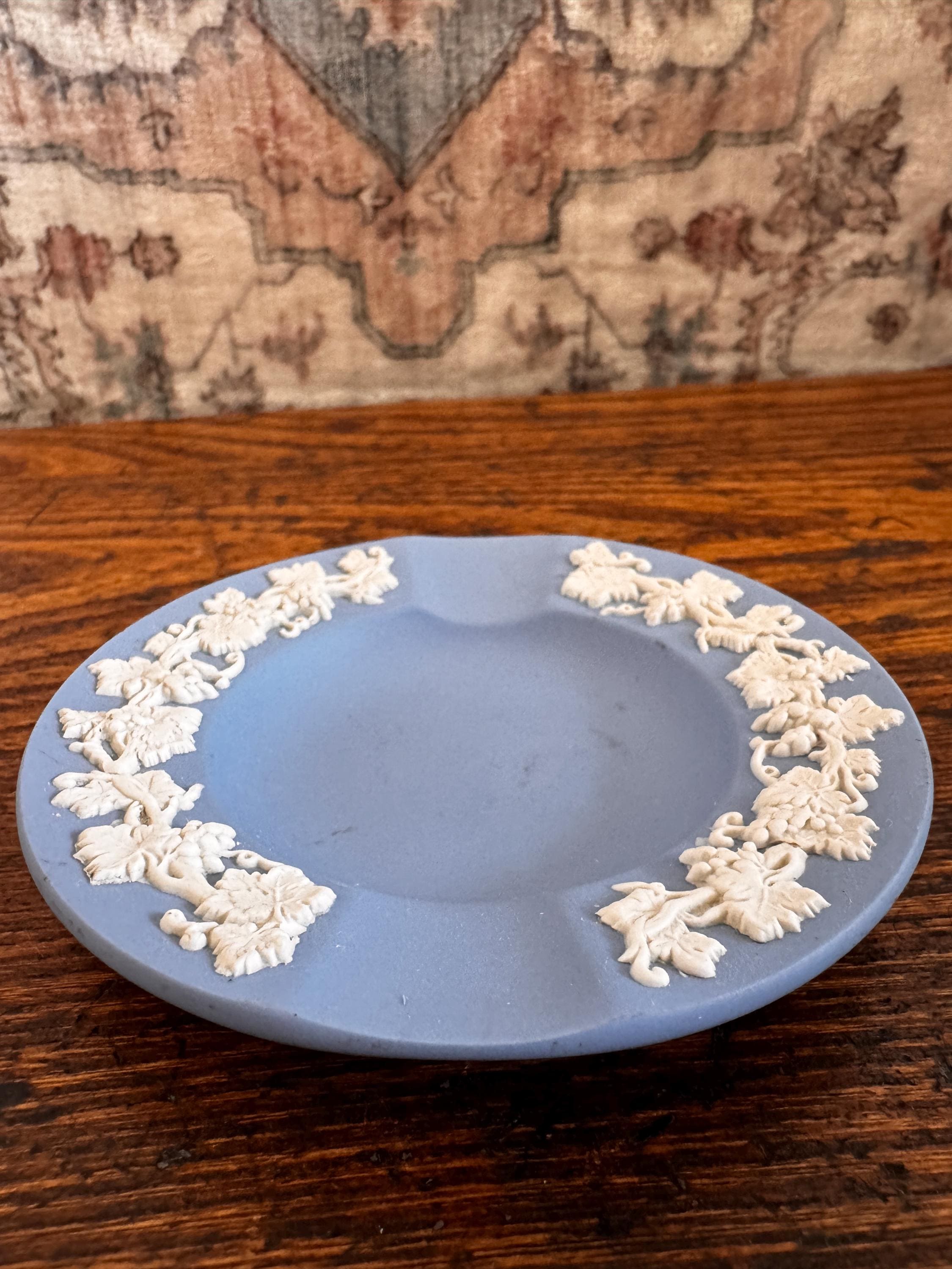 Vintage 1954 Wedgwood Grapevine Ashtray