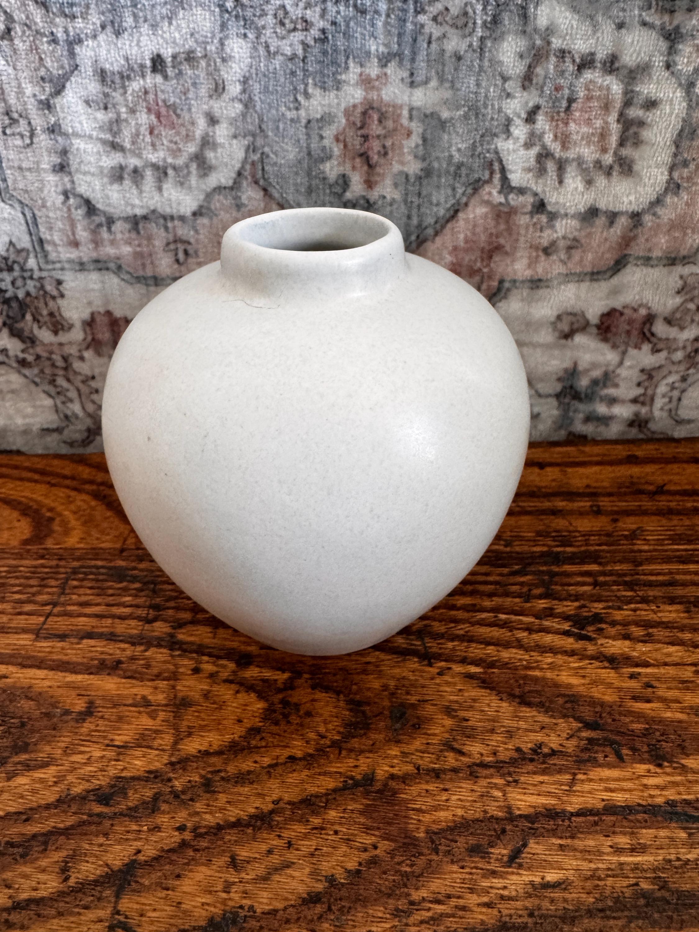 Vintage Pfaltzgraff Yorktowne Blue Floral Stoneware Bud Vase