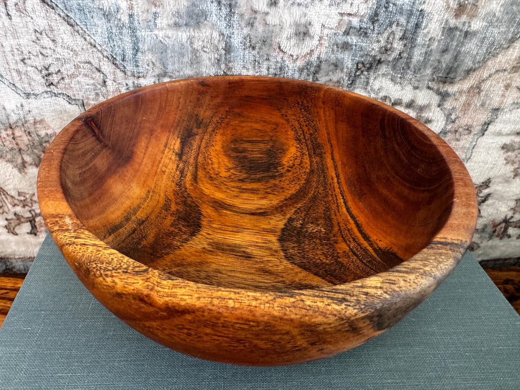 Handcrafted Wooden Bowl with Rich Grain Patterns