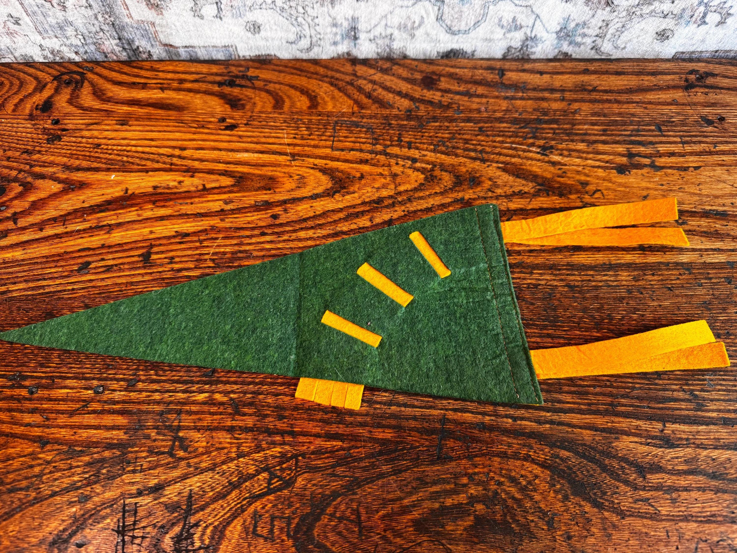 1939 Canada Felt Pennant with Maple Leaf Design