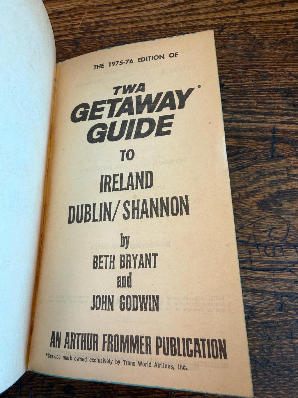 Lot of 2 Trans World Getaway Guide Travel Books: Ireland Dublin/Shannon & London 1975-76