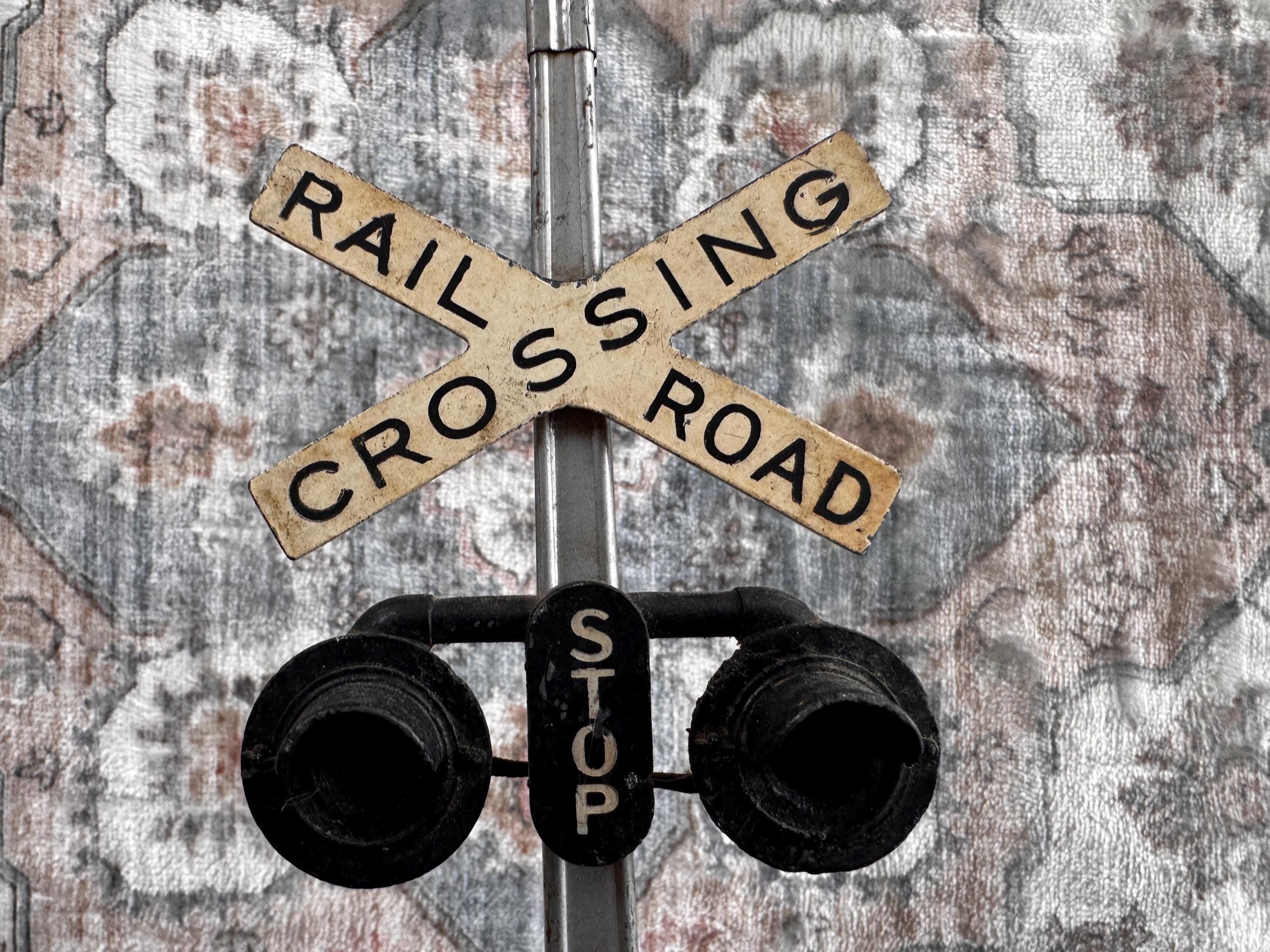 Lionel R.R. Crossing #54 Model Railroad Accessory 1960s