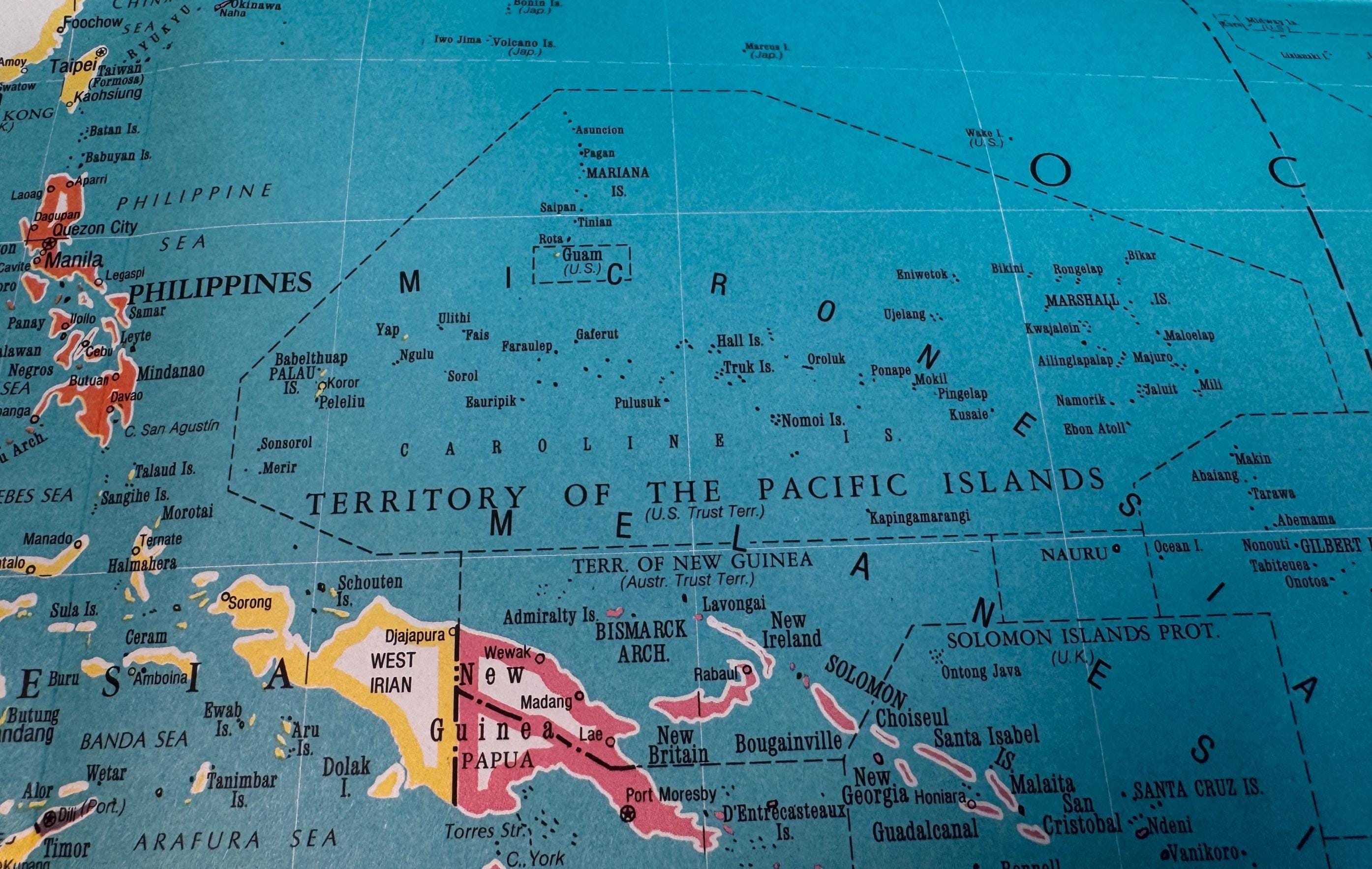 Classic Map of the World by Hammond Incorporated