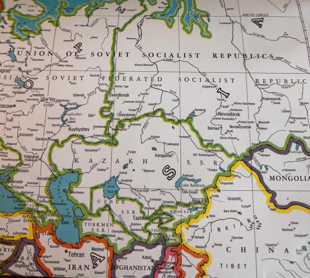 Classic Map of the World by Hammond Incorporated