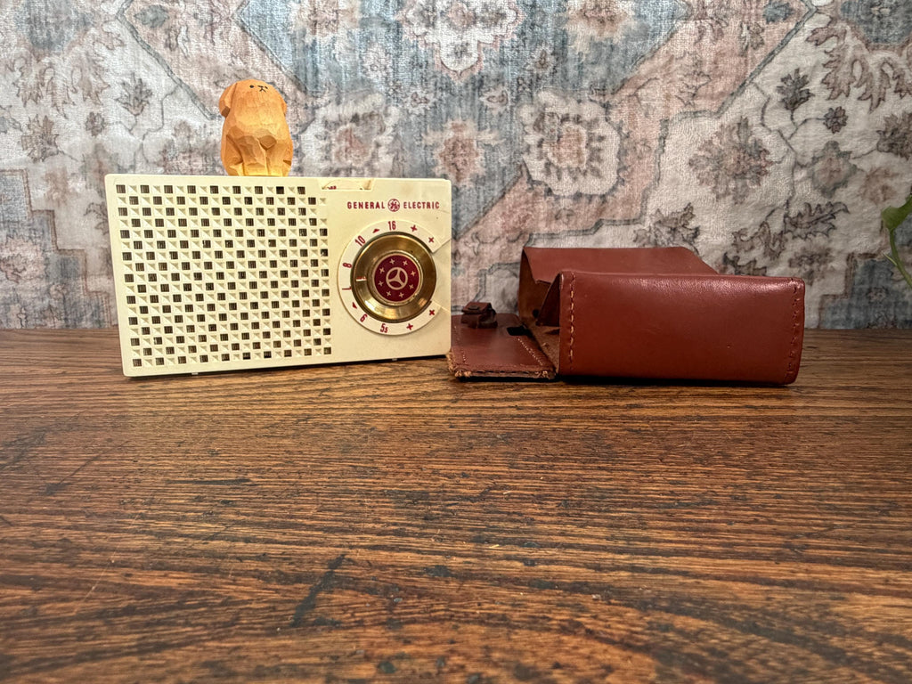 General Electric Model 676 Radio | Vintage Portable Radio 1960
