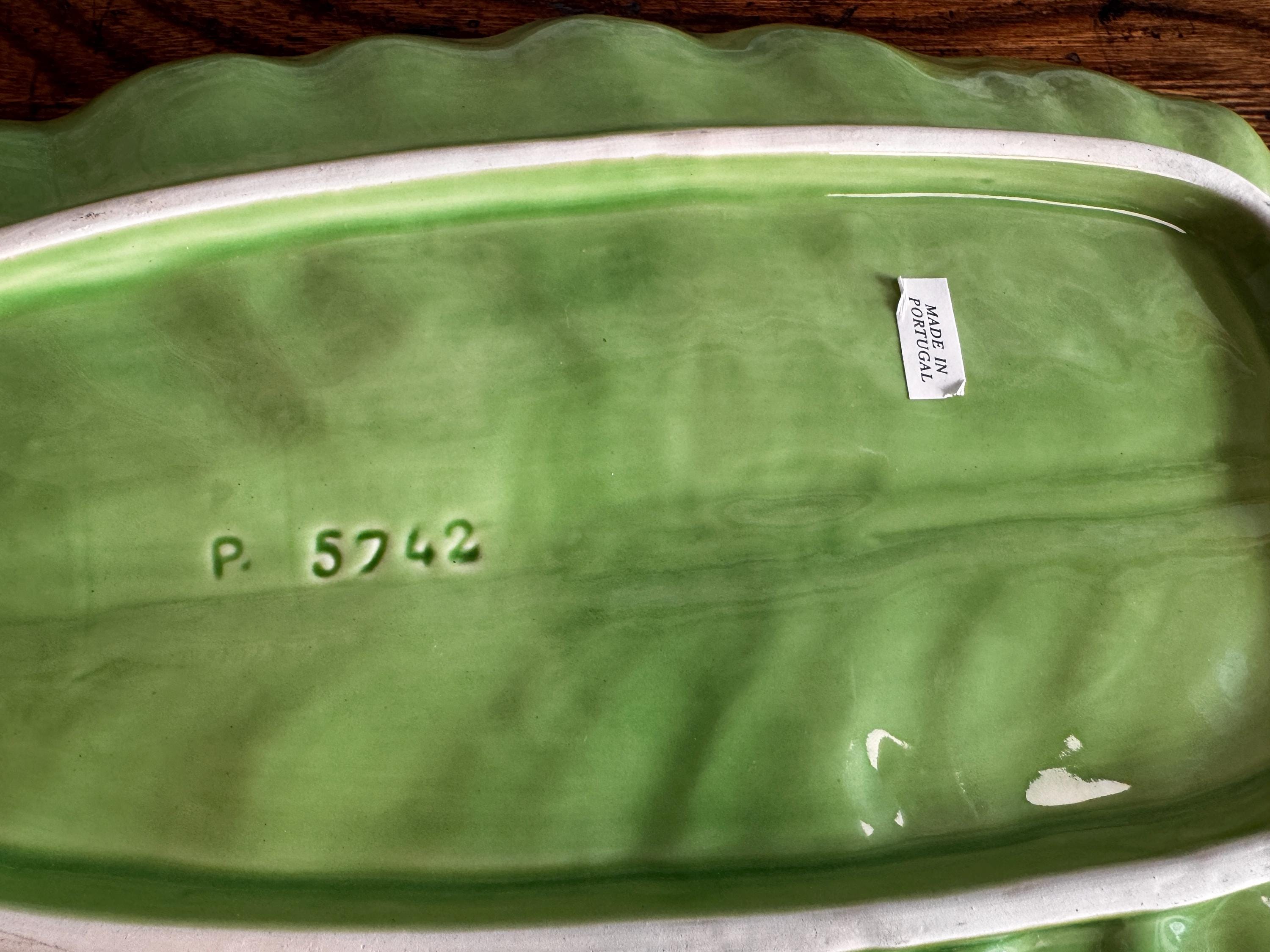 Green Ceramic Leaf-Shaped Serving Platter