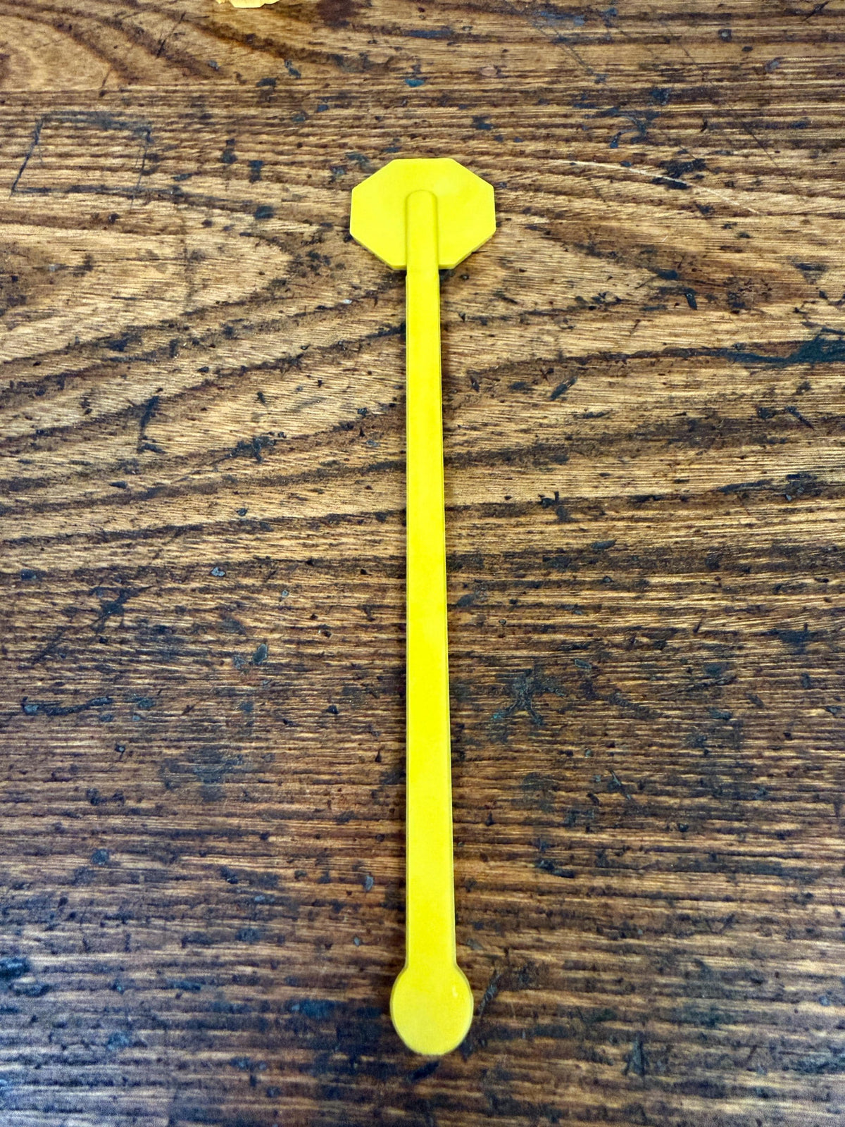 Inn of the Eight Immortals Yellow Plastic Stir Stick