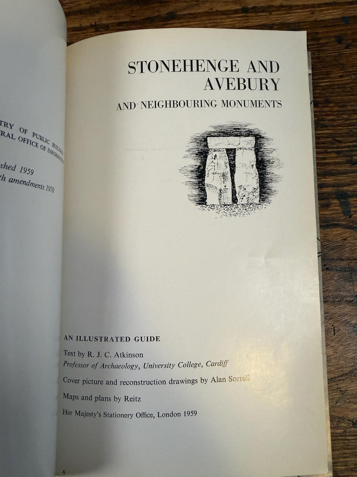 Stonehenge and Avebury and Neighbouring Monuments by R. J. C. Atkinson | 1959 Illustrated Guide with Postcards