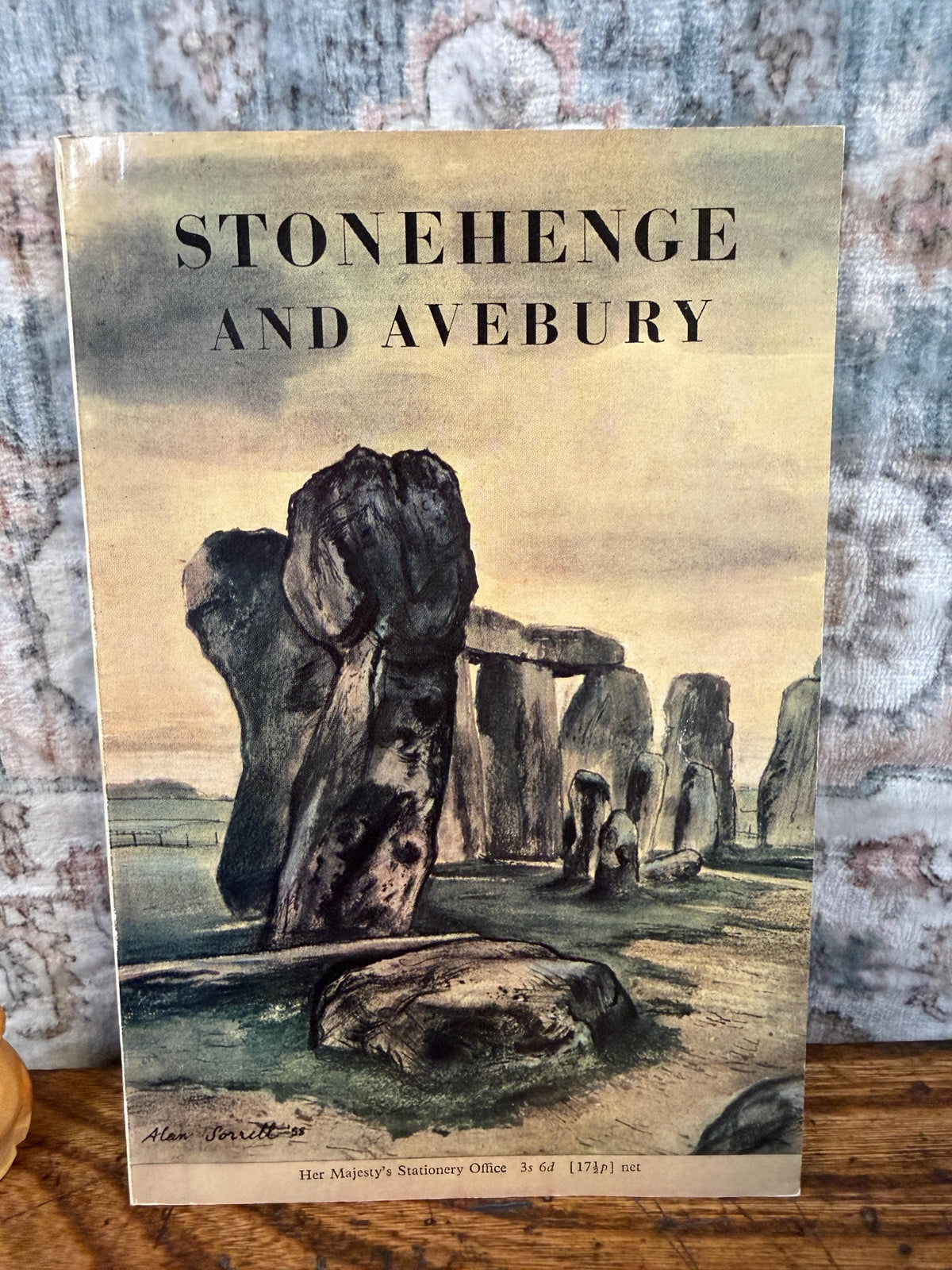 Stonehenge and Avebury and Neighbouring Monuments by R. J. C. Atkinson | 1959 Illustrated Guide with Postcards