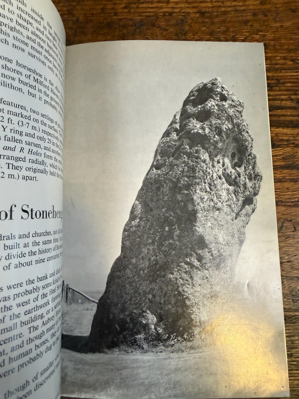 Stonehenge and Avebury and Neighbouring Monuments by R. J. C. Atkinson | 1959 Illustrated Guide with Postcards