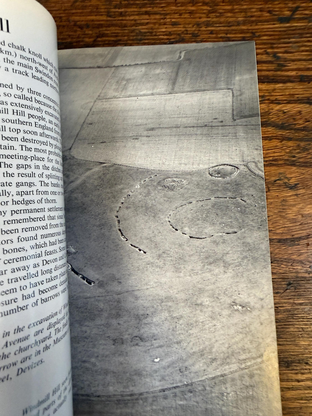 Stonehenge and Avebury and Neighbouring Monuments by R. J. C. Atkinson | 1959 Illustrated Guide with Postcards
